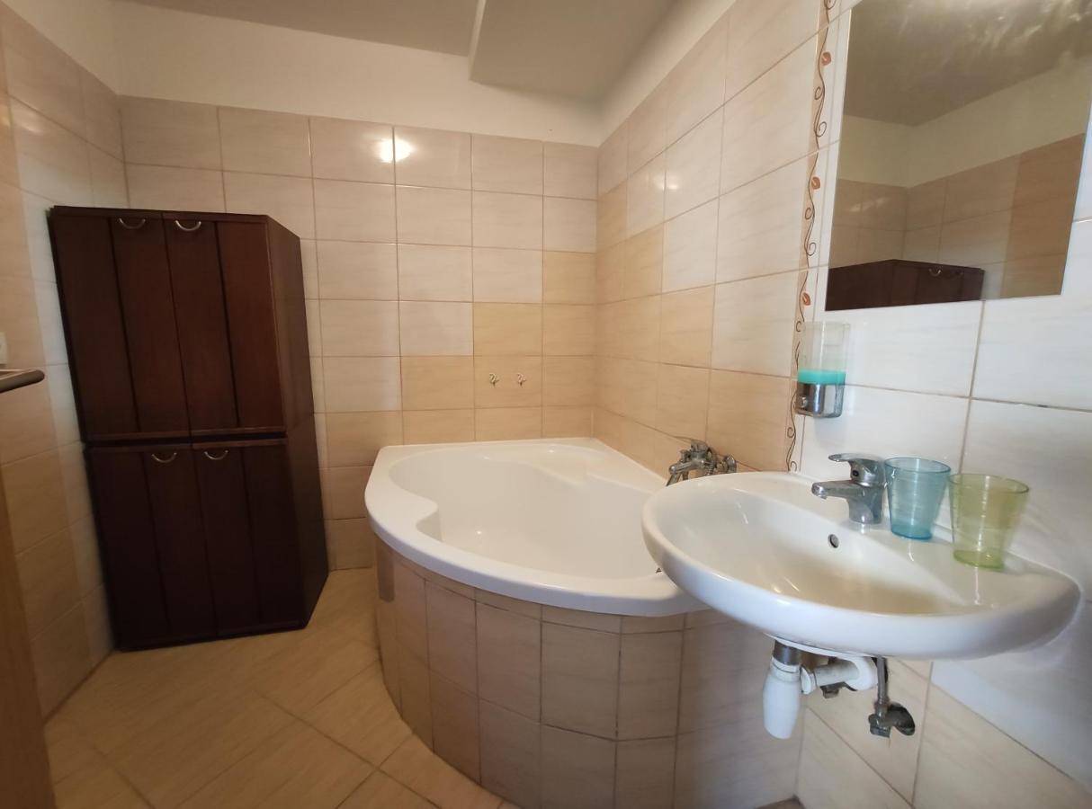 Apartman Hulin, Chrastany - Bily Εξωτερικό φωτογραφία